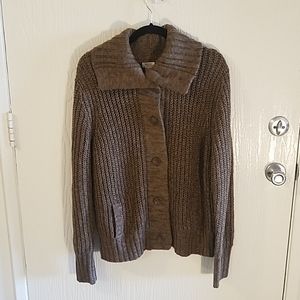 Brown sweater with pockets.